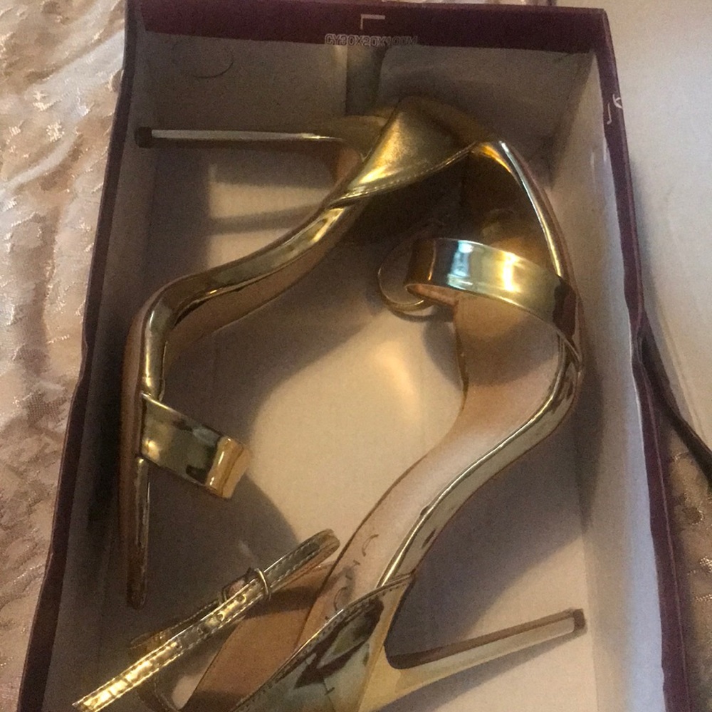 Heels - Picture 4 of 5